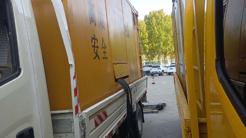 平山如何判断柴油发电机组和UPS电源的切换时间是否符合要求？